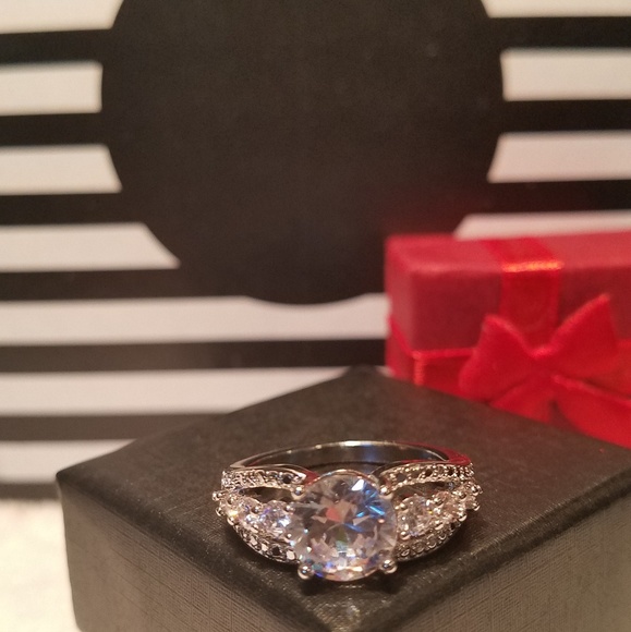 💎Beautiful Round Cut CZ RING - Picture 2 of 7